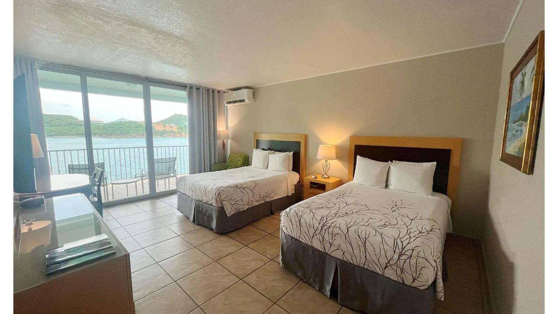Lindbergh Bay Hotel Altona
