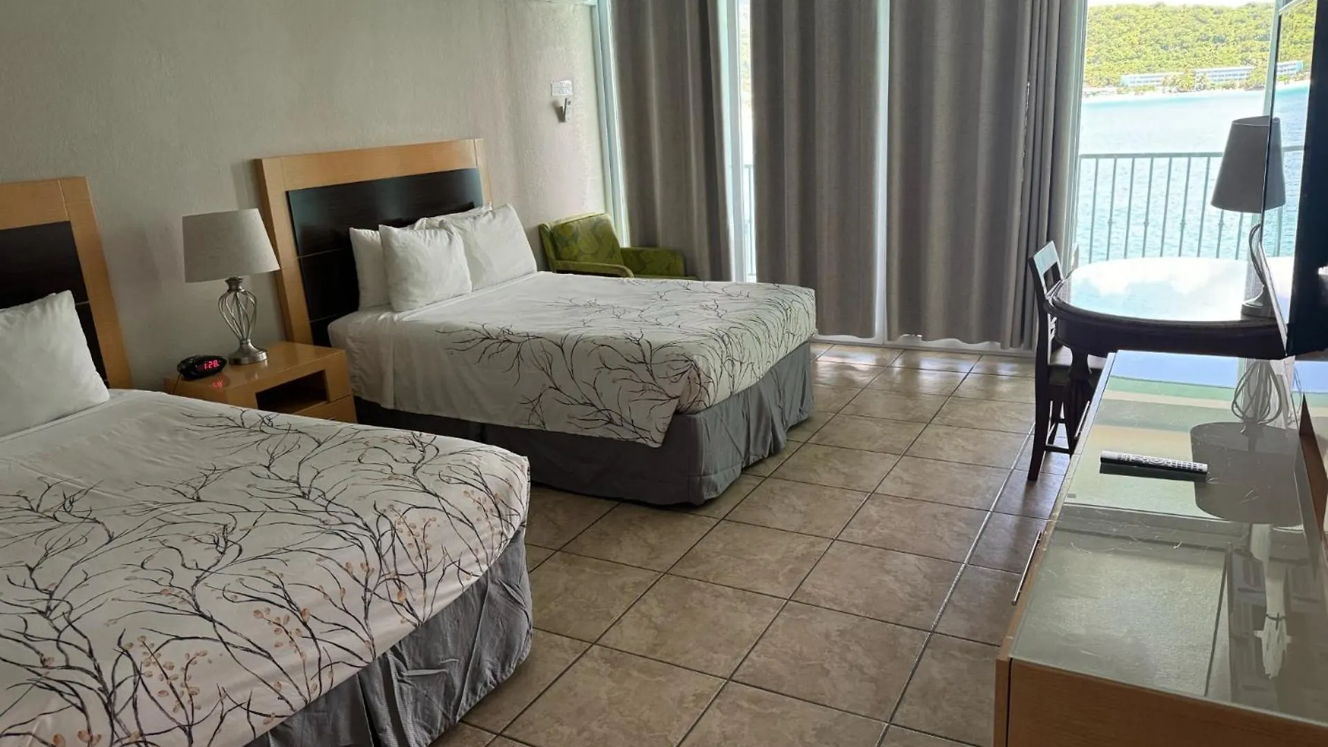 Lindbergh Bay Hotel Altona
