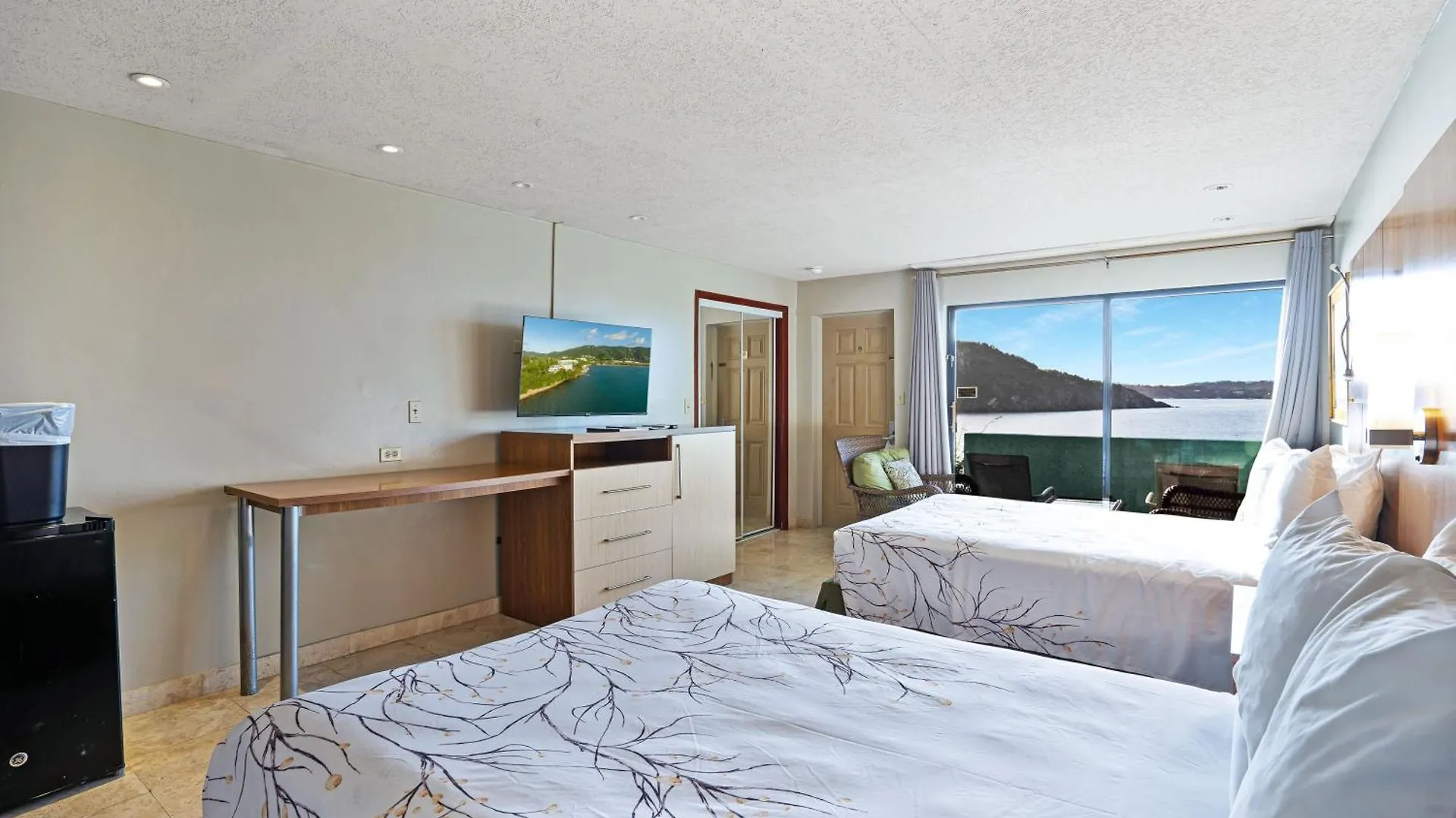 Lindbergh Bay Hotel Altona